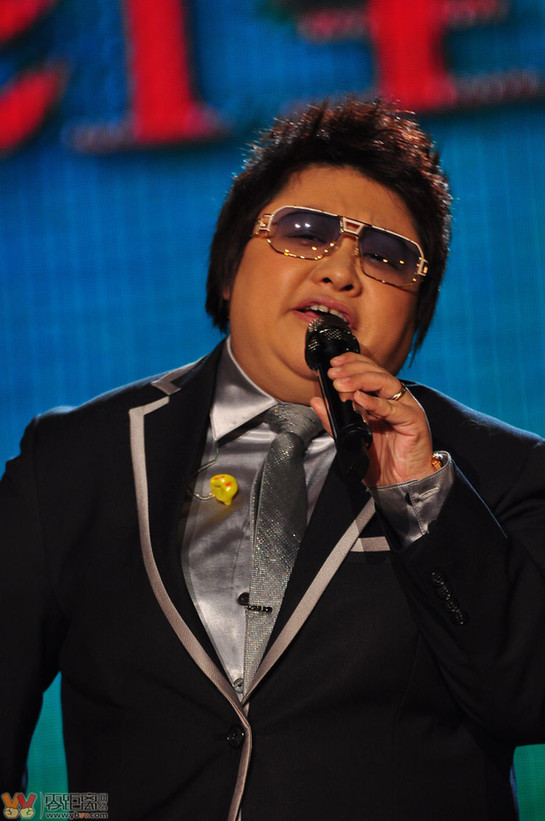 韓紅不當(dāng)明星當(dāng)榜樣