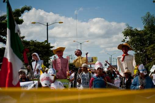 民眾發(fā)起游行迎接坎昆大會高級別會議(圖)