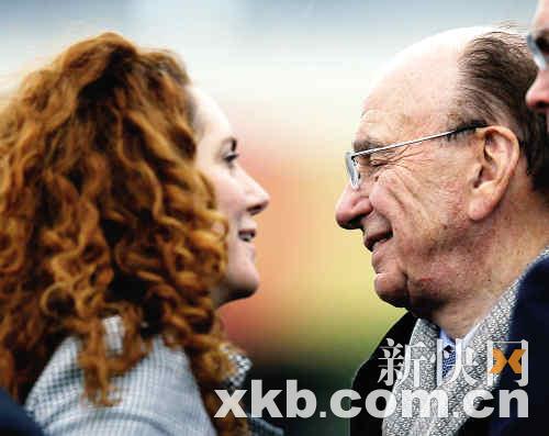 布魯克斯:英國小報女王華麗蛻變記