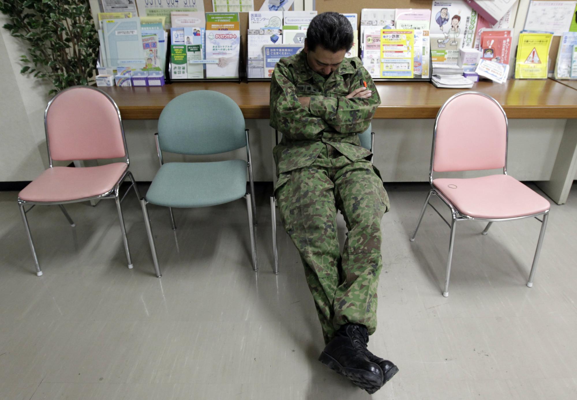 日本留學生在清華校園為同胞捐款（圖集）