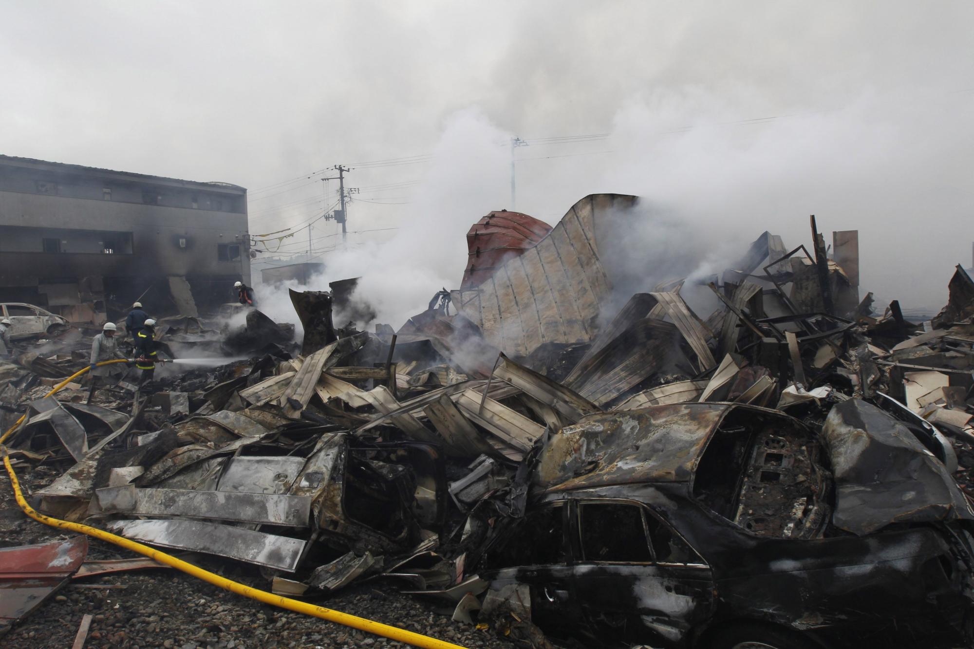 日本留學(xué)生在清華校園為同胞捐款（圖集）