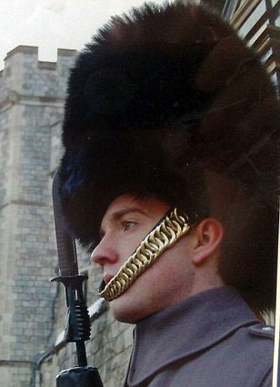 英皇家衛兵自感受歧視、罵凱特是母牛 無緣婚禮儀仗隊