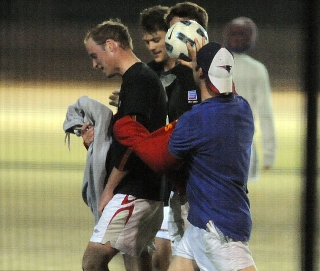 婚禮臨近“焦慮癥”大爆發 凱特連做噩夢、威廉踢球減壓