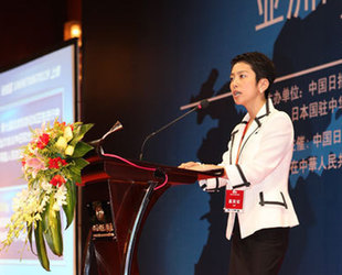 <SPAN><SPAN>蓮舫宣讀枝野幸男賀詞</SPAN></SPAN>