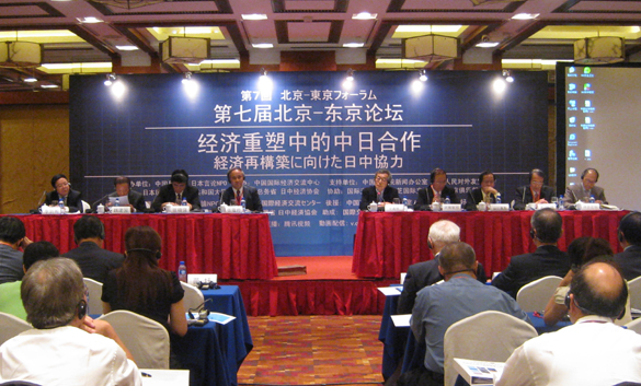 現(xiàn)場(chǎng)組圖：經(jīng)濟(jì)分論壇開(kāi)幕 嘉賓與觀眾互動(dòng)