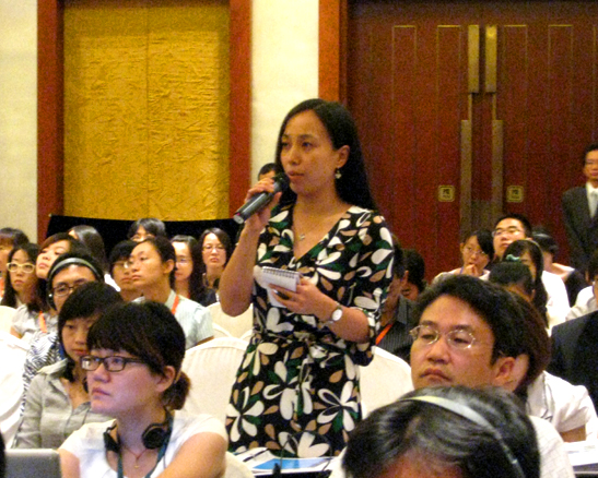 現(xiàn)場組圖：經(jīng)濟(jì)分論壇開幕 嘉賓與觀眾互動(dòng)