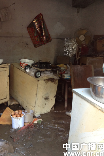 大雨中有大愛——救人殉職民警李方洪