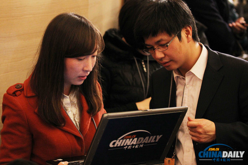 中國日報網記者在全國政協十二屆一次會議新聞發布會上