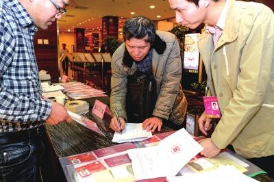 部分省份取消包機(jī) 政協(xié)委員坐普通航班到北京參會