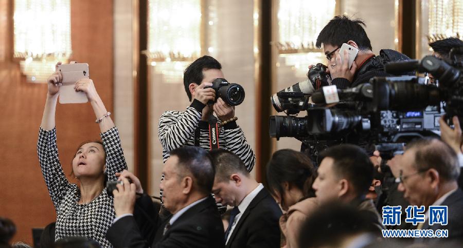 十二屆全國(guó)人大二次會(huì)議舉行新聞發(fā)布會(huì)