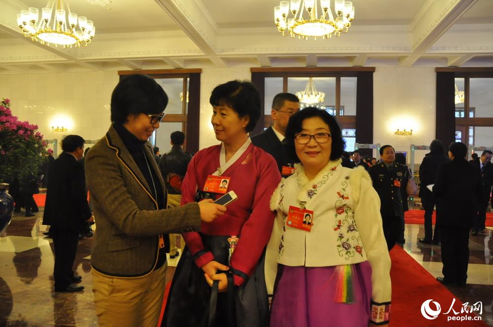 “兩會”少數民族和宗教界委員受追捧