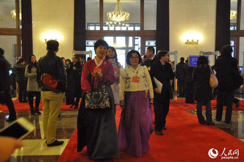 “兩會”少數(shù)民族和宗教界委員受追捧