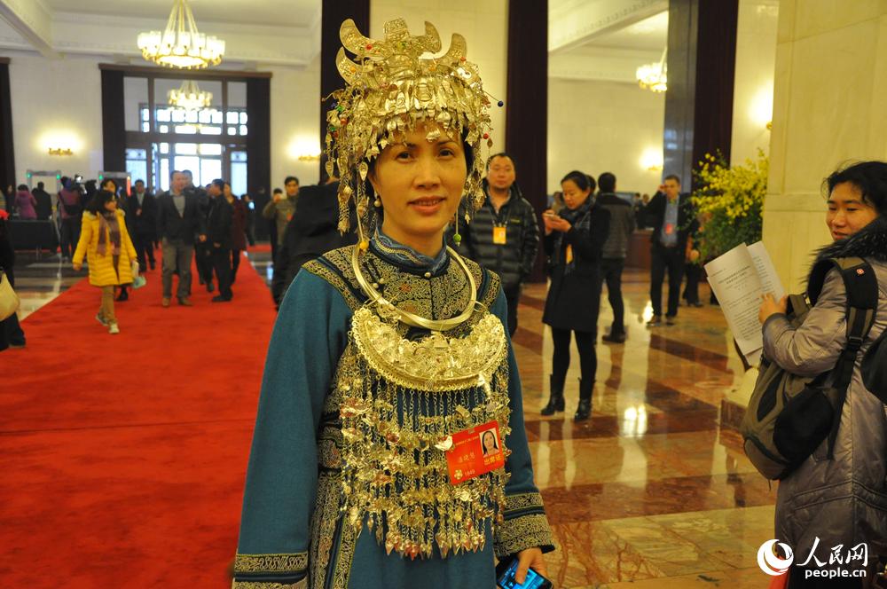 “兩會”少數(shù)民族和宗教界委員受追捧