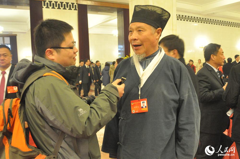 “兩會”少數(shù)民族和宗教界委員受追捧