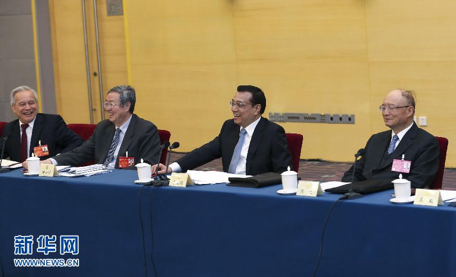 習近平等看望政協委員并參加分組討論