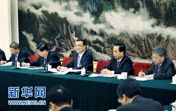 兩會授權發布:李克強參加山東代表團審議