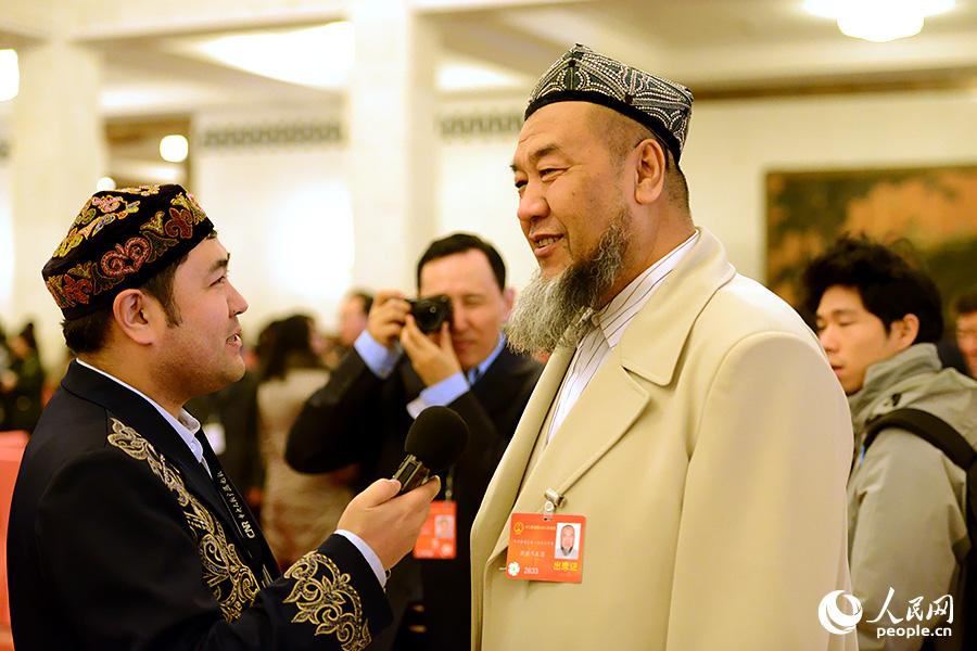 2014兩會：少數民族代表委員的特色帽飾
