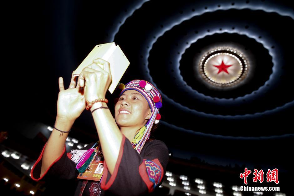 2014兩會：少數(shù)民族代表委員的特色帽飾