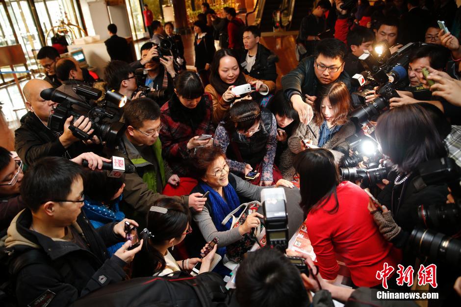 【兩會圖刊】新聞大戰