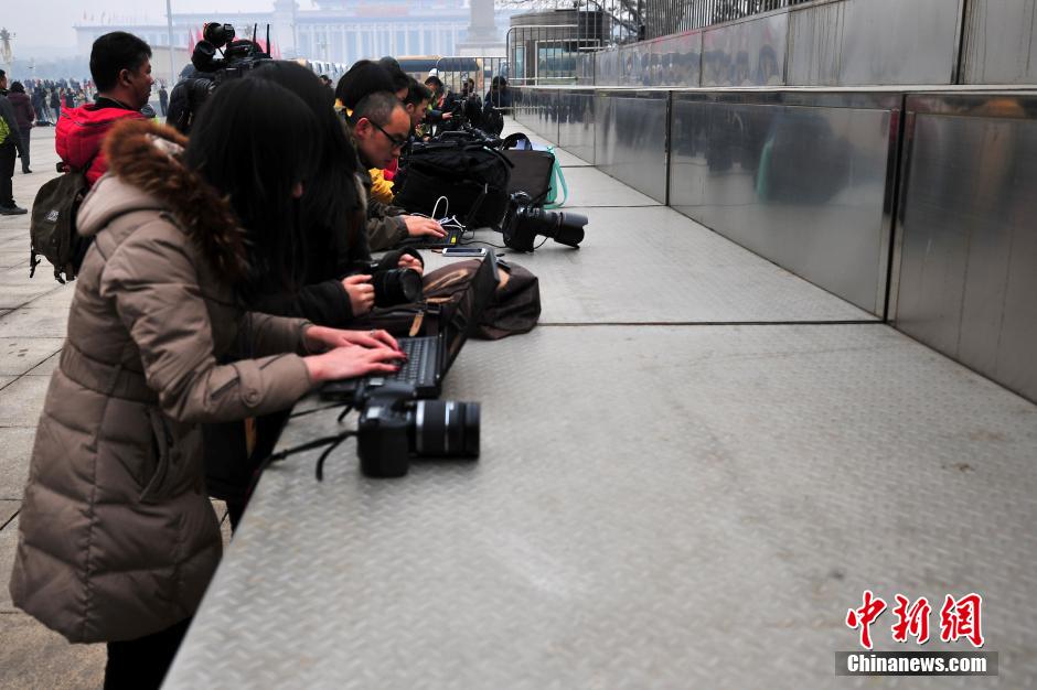 【兩會圖刊】新聞大戰