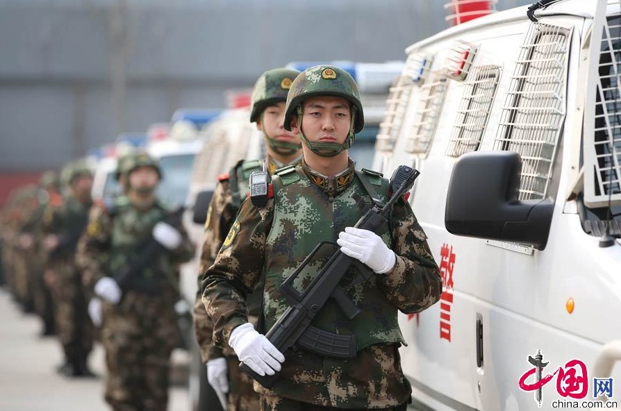 盤點守衛兩會的“帥哥型男”