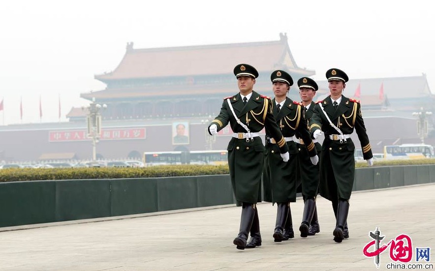 盤點守衛兩會的“帥哥型男”