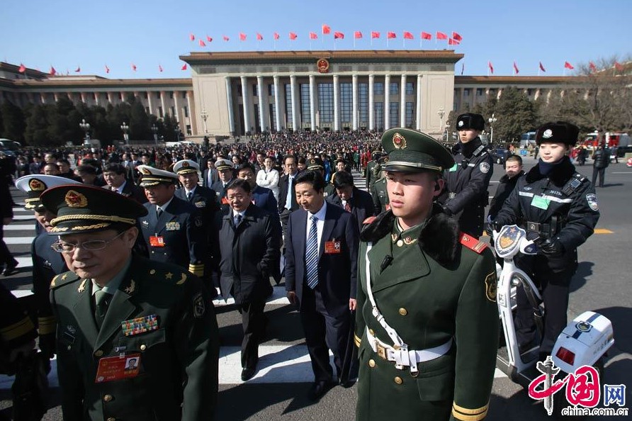 盤點守衛兩會的“帥哥型男”