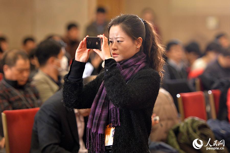鏡頭中的兩會：兩會上的“半邊天”風采