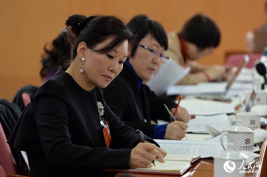 鏡頭中的兩會：兩會上的“半邊天”風采