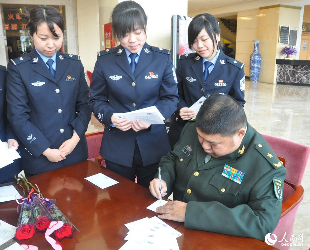 兩會花絮：“毛委員”受歡迎