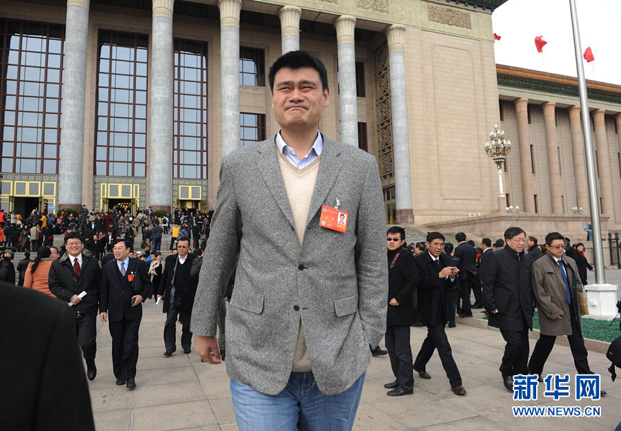 政協委員揮手話別:明年兩會再相見