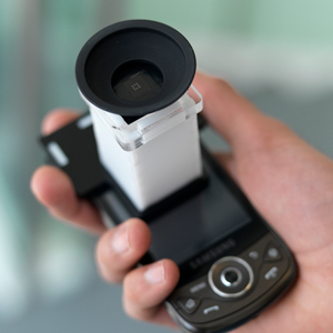 快速便捷：新型設備讓智能手機變身“眼科醫(yī)生”