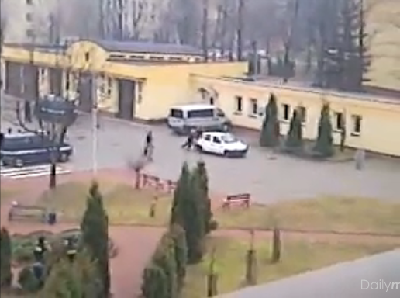 波蘭警察學校很差錢 警匪追車訓練課用“手推車”