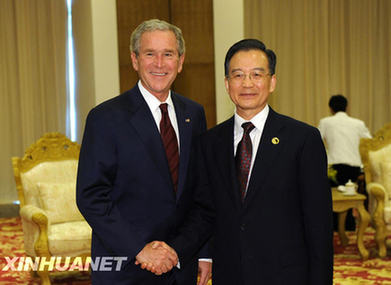 溫家寶在海南博鰲會(huì)見(jiàn)布什和福田康夫