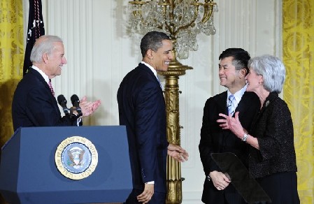 美國華裔商務部長駱家輝宣誓就職