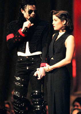 有人在Twitter上偽裝英外長悼念杰克遜