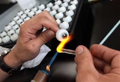 德國制作出多種款式玻璃眼球