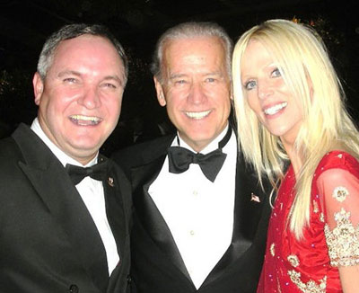 美夫妻闖白宮國宴“蹭飯” 走紅地毯還與副總統合影