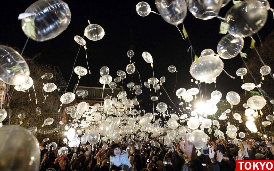 世界各地喜迎新年 煙花表演絢麗登場(chǎng)