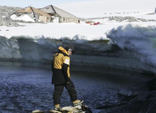 澳探險隊在南極發(fā)現(xiàn)近百年前飛機(jī)殘骸