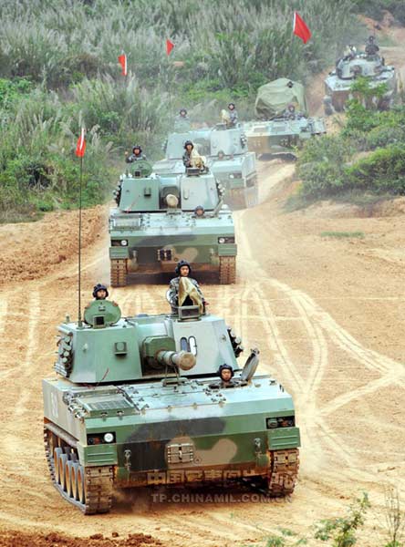 組圖：南京軍區(qū)某裝甲團鐵騎轟鳴練兵忙