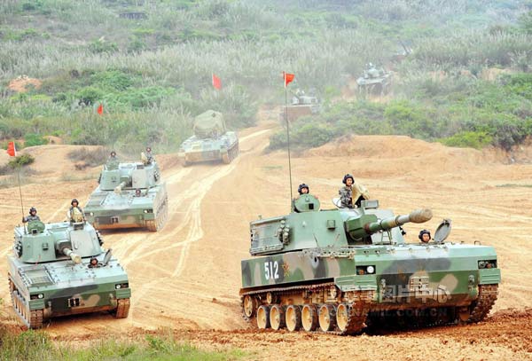 組圖：南京軍區某裝甲團鐵騎轟鳴練兵忙