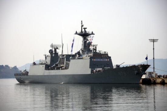 中韓海軍護航戰艦在亞丁灣舉行聯合演練(圖)