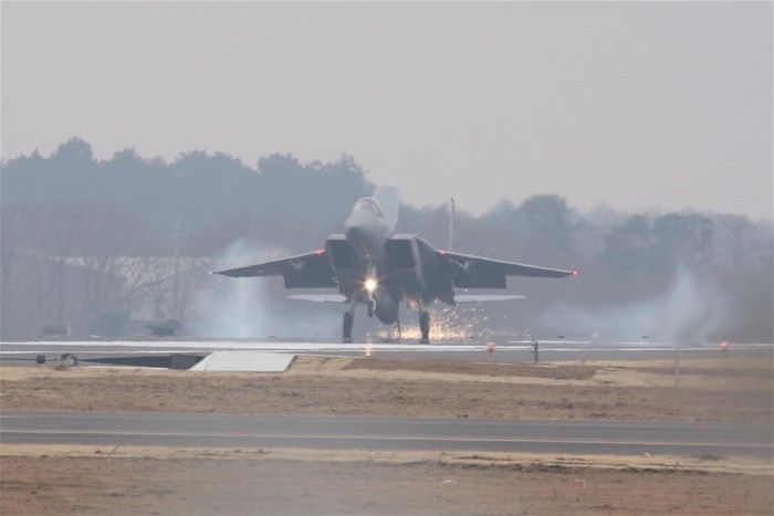 日本F-15J用攔阻鉤練短距著陸