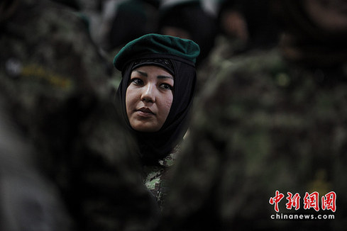 高清大圖:阿富汗女兵舉行畢業禮