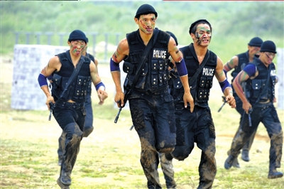 北京特警最大規模反恐演練 機器人上陣排爆