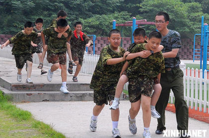 酷暑中的軍事夏令營