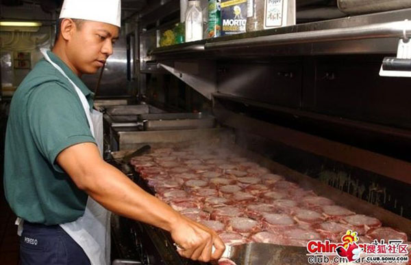 看了這個你就知道為啥美軍很多胖子