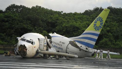 遭雷擊客機乘客回憶“驚魂一刻” 駕駛員表現出色