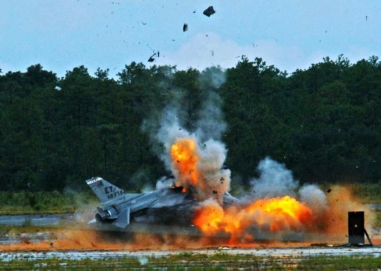 財大氣粗！美軍使用F-16戰斗機當靶機[組圖]